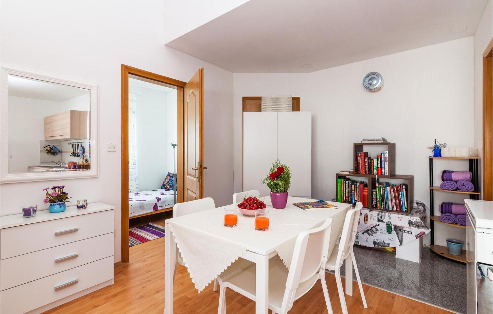 Nice Apartment In Vinjerac With Kitchen Extérieur photo