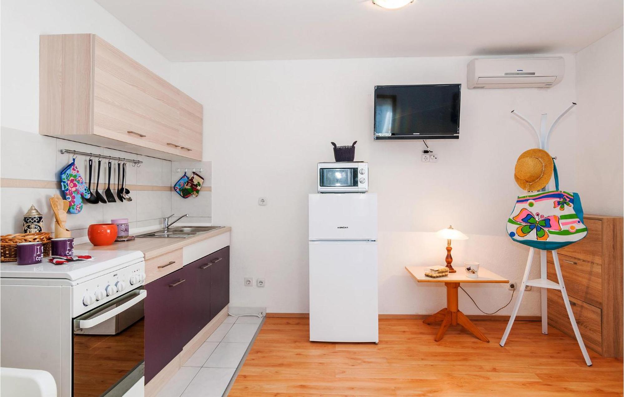 Nice Apartment In Vinjerac With Kitchen Extérieur photo