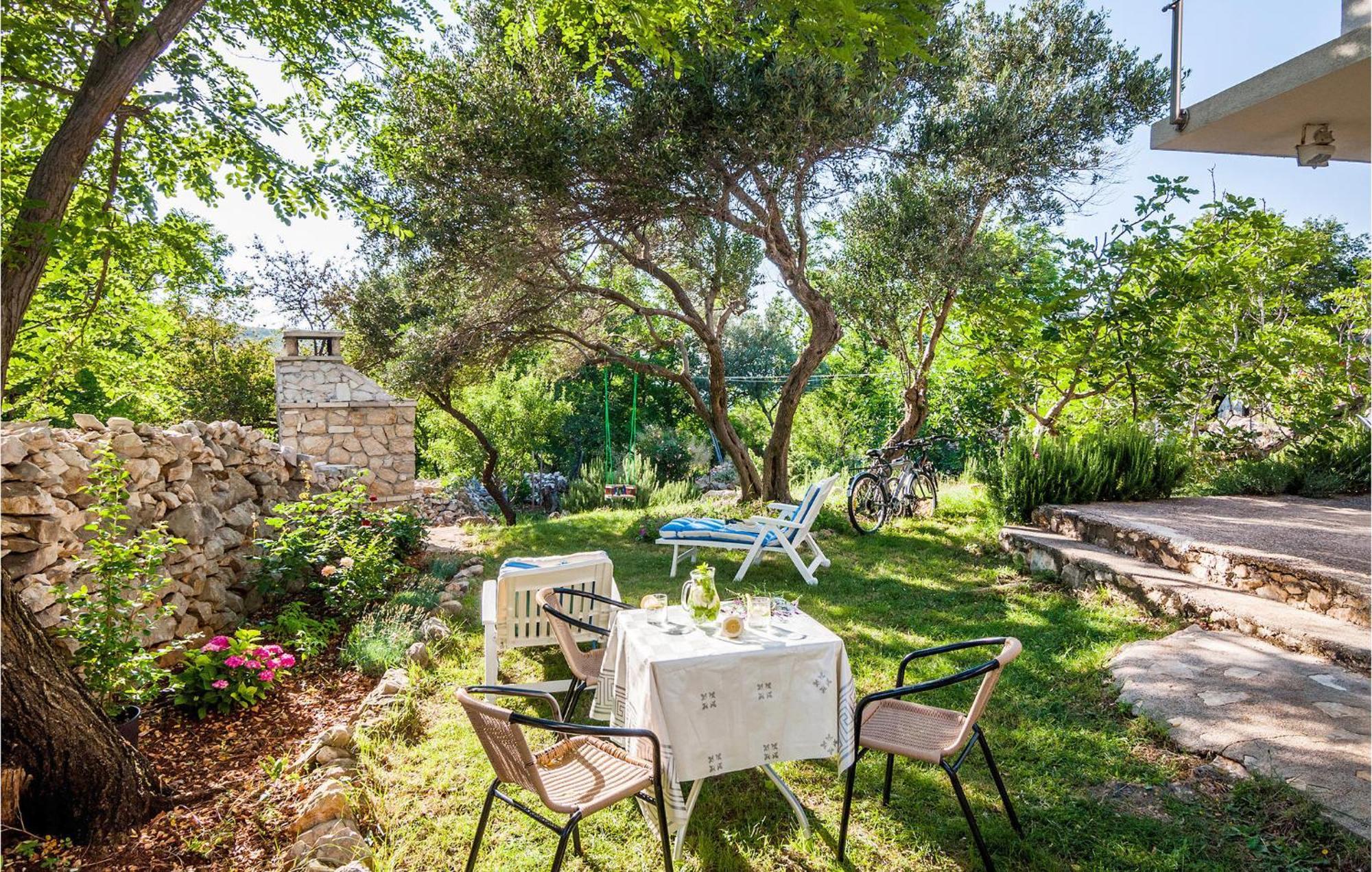 Nice Apartment In Vinjerac With Kitchen Extérieur photo